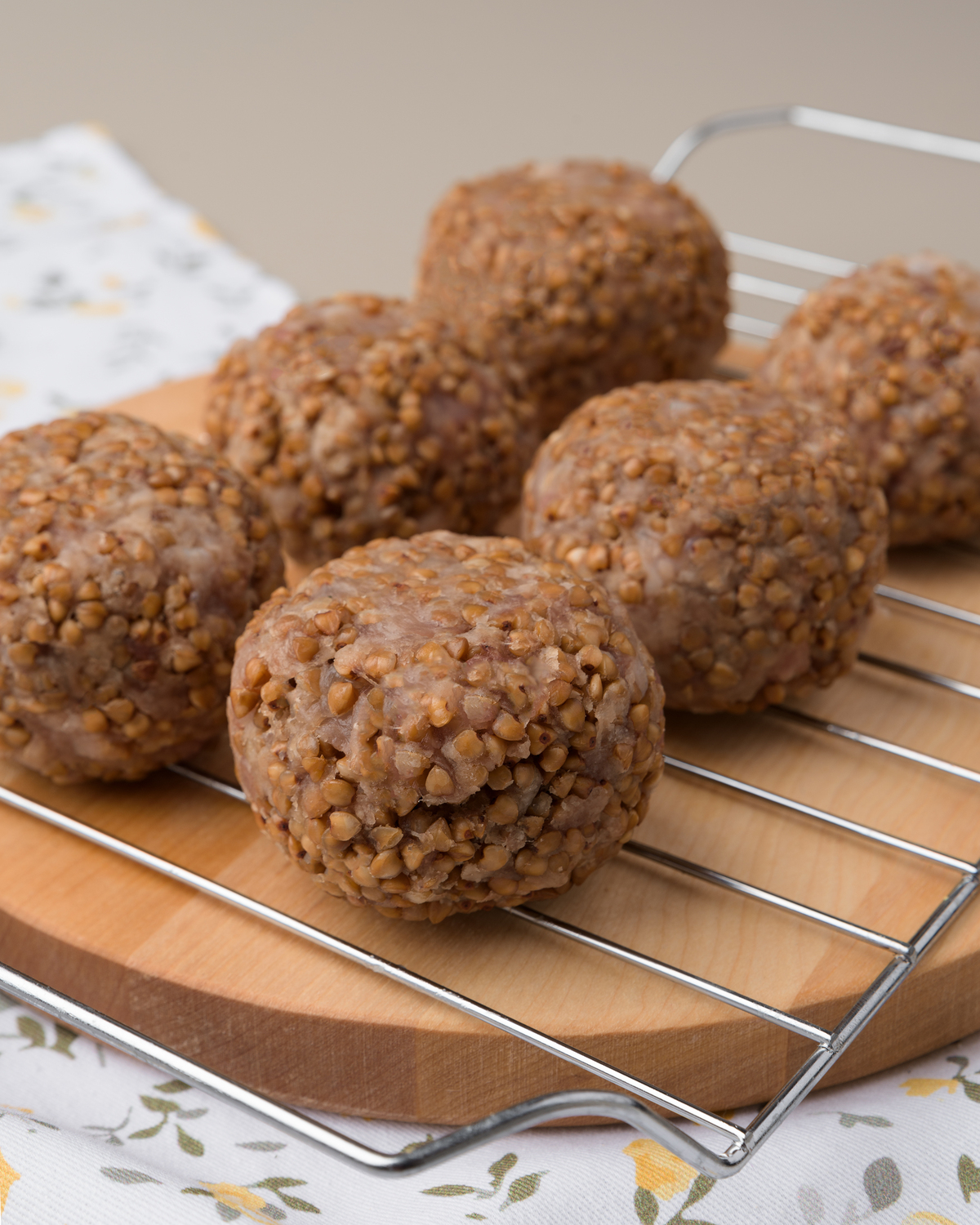 Куриные биточки с гречкой